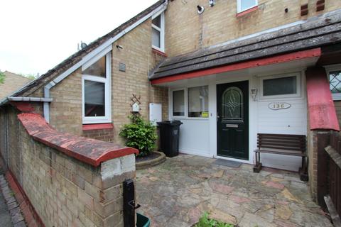 3 bedroom terraced house to rent, 136 ,Wickford Place, baslidon , SS13