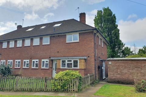 3 bedroom end of terrace house to rent, Heather Close, Uxbridge, UB8 3QD