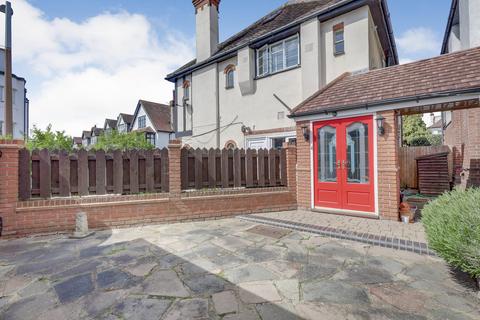 3, Hamlet Court Canewdon Road, Westcliff-on-sea, SS0 7HE