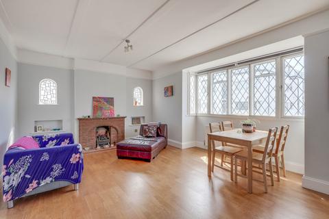 3, Hamlet Court Canewdon Road, Westcliff-on-sea, SS0 7HE