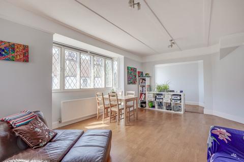 3, Hamlet Court Canewdon Road, Westcliff-on-sea, SS0 7HE