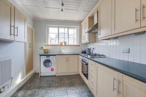 3, Hamlet Court Canewdon Road, Westcliff-on-sea, SS0 7HE