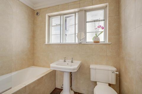 3, Hamlet Court Canewdon Road, Westcliff-on-sea, SS0 7HE