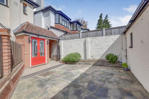 3, Hamlet Court Canewdon Road, Westcliff-on-sea, SS0 7HE