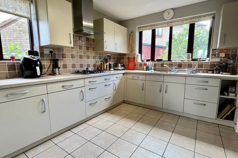 4 bedroom detached house for sale, Pear Tree Close, Little Billing, Northampton NN3 9TH