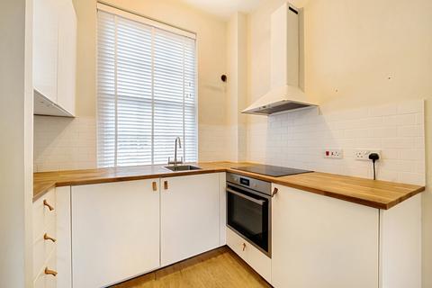 1 bedroom apartment for sale, High Street, Alton, Hampshire, GU34