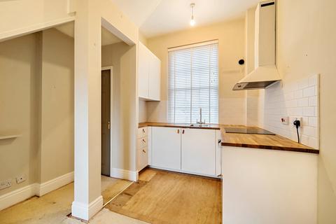 1 bedroom apartment for sale, High Street, Alton, Hampshire, GU34