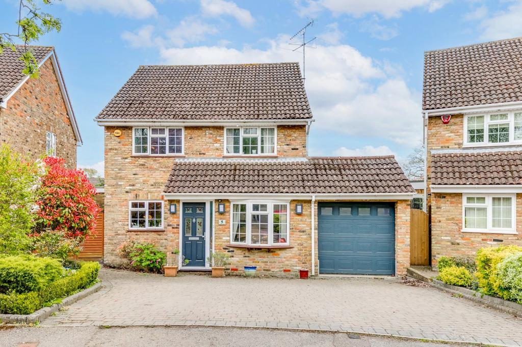 Meadow Close, Datchworth, Hertfordshire, SG3 4 bed detached house for