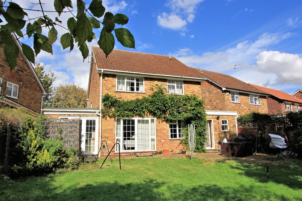 Meadow Close, Datchworth, Hertfordshire, SG3 4 bed detached house for
