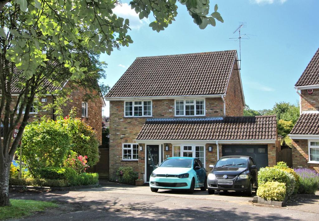 Meadow Close, Datchworth... 4 bed detached house for sale £675,000