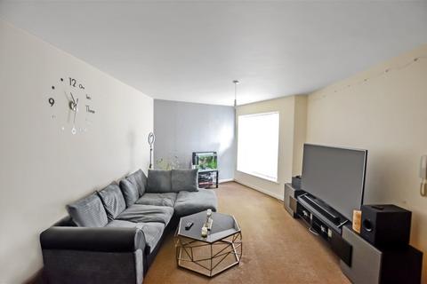 2 bedroom apartment to rent, The Decks, Runcorn, WA7 1GG