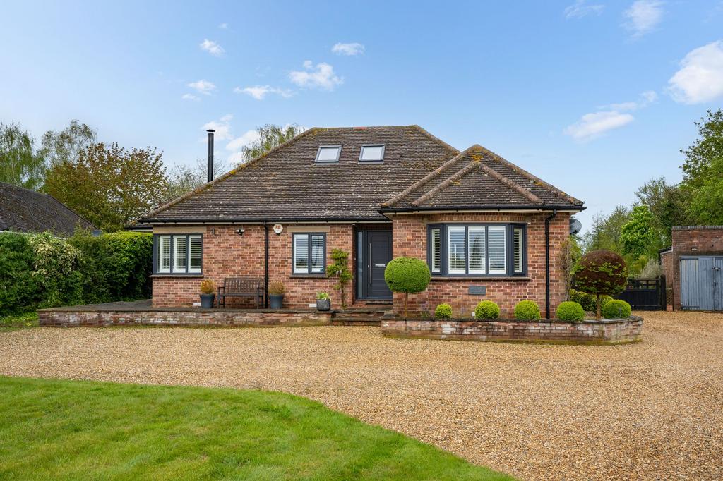 Waterbeach Road, Landbeach, CB25 5 bed detached house £875,000