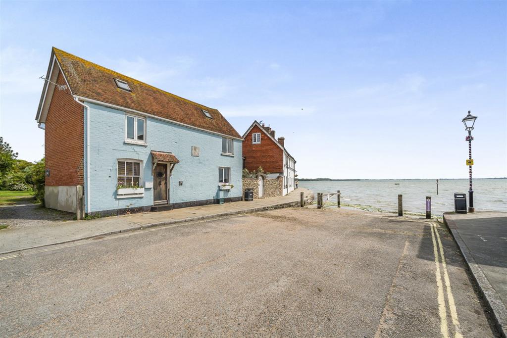 Langstone High Street, Langstone, PO9 3 bed detached house for sale £