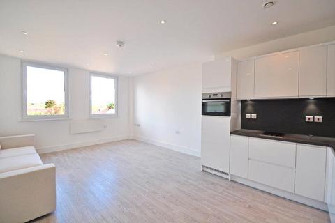 Studio to rent, Portland House, Station Road, Gerrards Cross, Slough, SL9