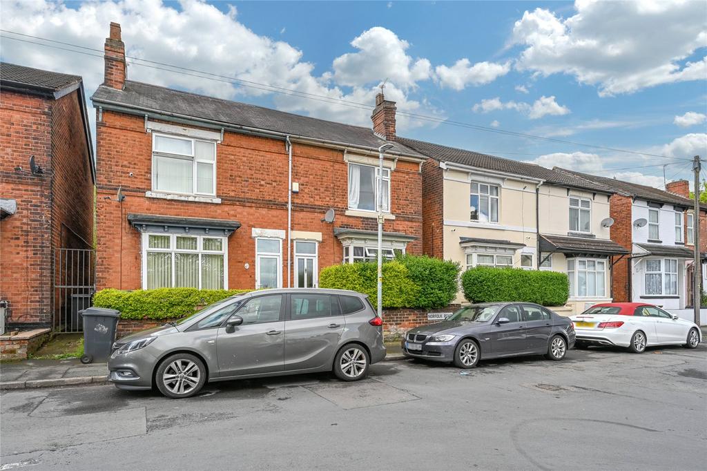 Norfolk Road, Pennfields, Wolverhampton, West Midlands, WV3 3 bed semidetached house for sale