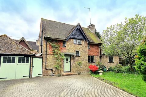 4 bedroom detached house for sale - Summerhill Drive, Lindfield, RH16