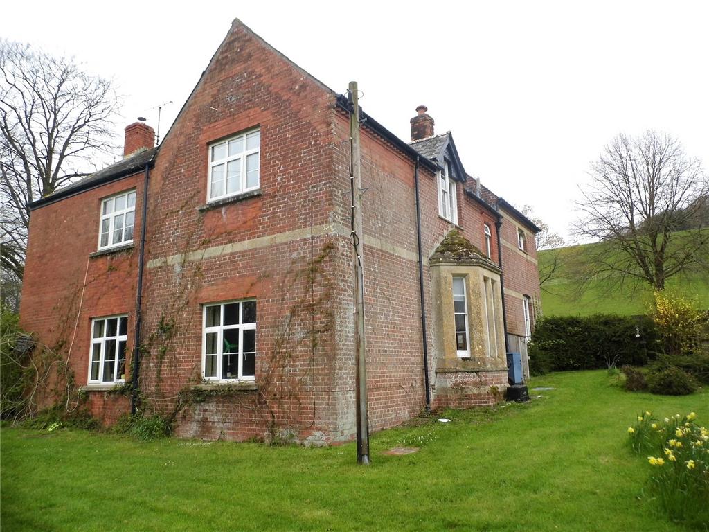 Filleigh, Barnstaple, Devon, EX32 5 bed detached house £2,700 pcm (£