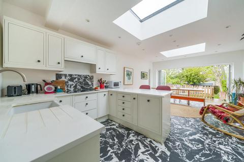 30 Hill Road, London, N10 1JG