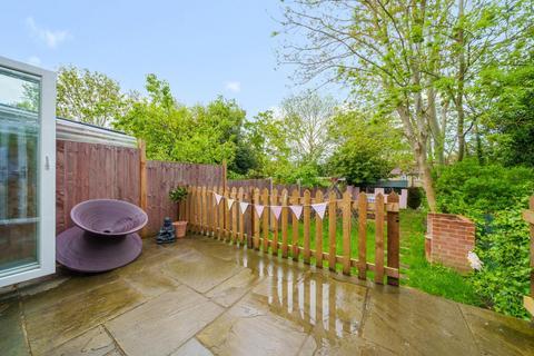 30 Hill Road, London, N10 1JG