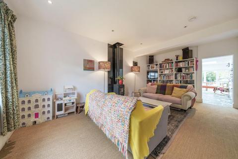 30 Hill Road, London, N10 1JG