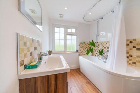 30 Hill Road, London, N10 1JG