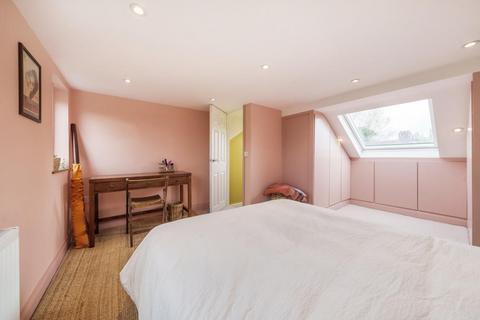 30 Hill Road, London, N10 1JG