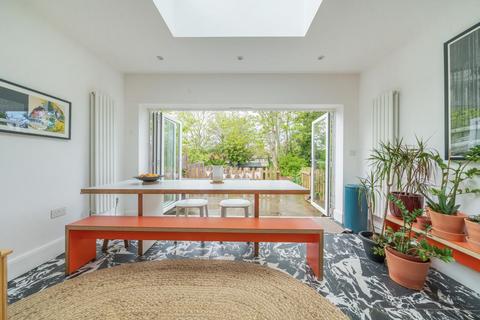 30 Hill Road, London, N10 1JG
