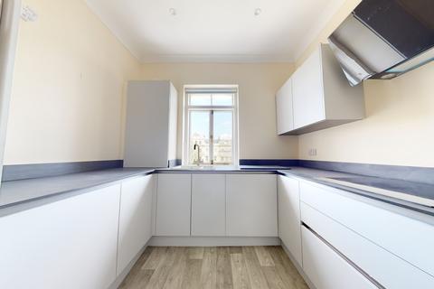 2 bedroom flat to rent, Palmeira Square, Hove, BN3