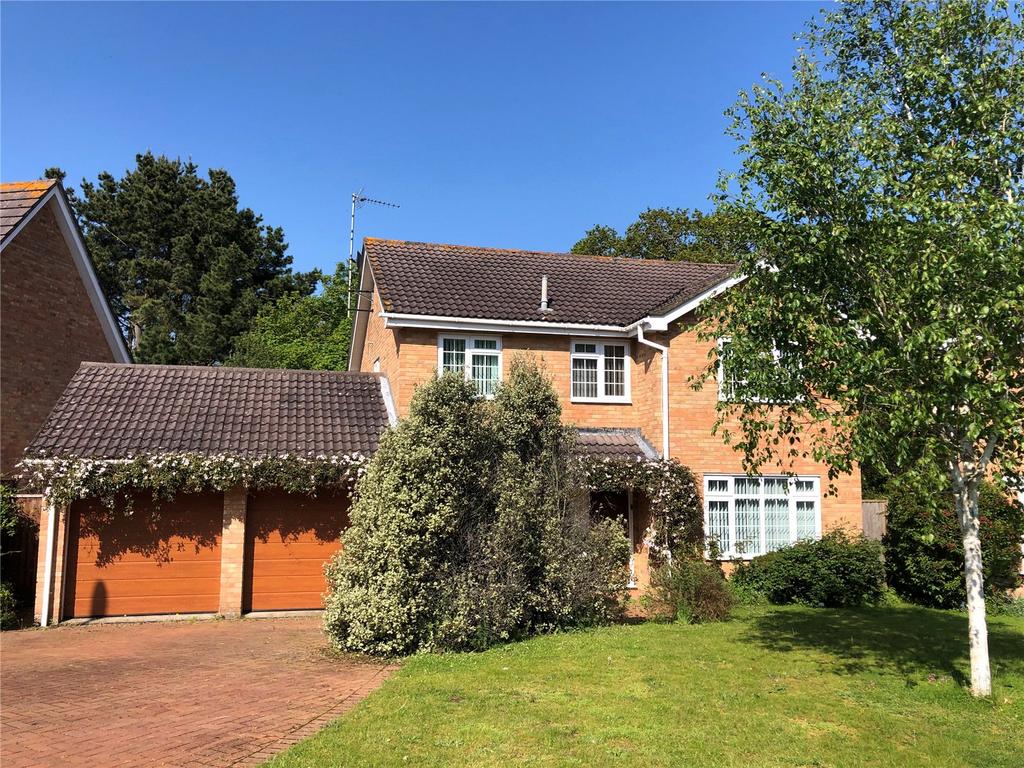 Silverdale, Barton On Sea, Hampshire, BH25 5 bed detached house for