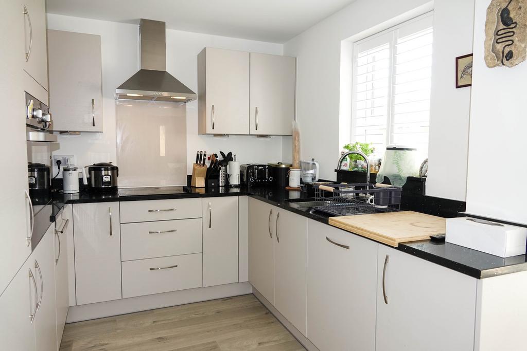 Chichester 3 bed detached house for sale £535,000