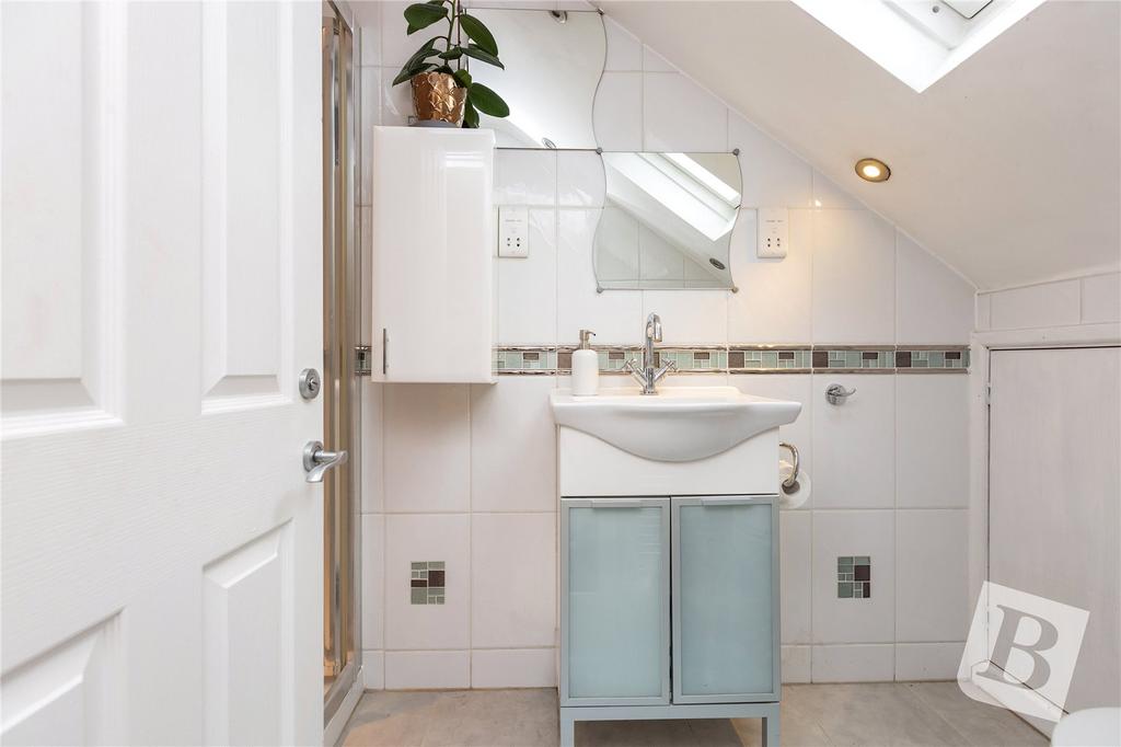 Craigdale Road, Hornchurch, RM11 4 bed semidetached house for sale £