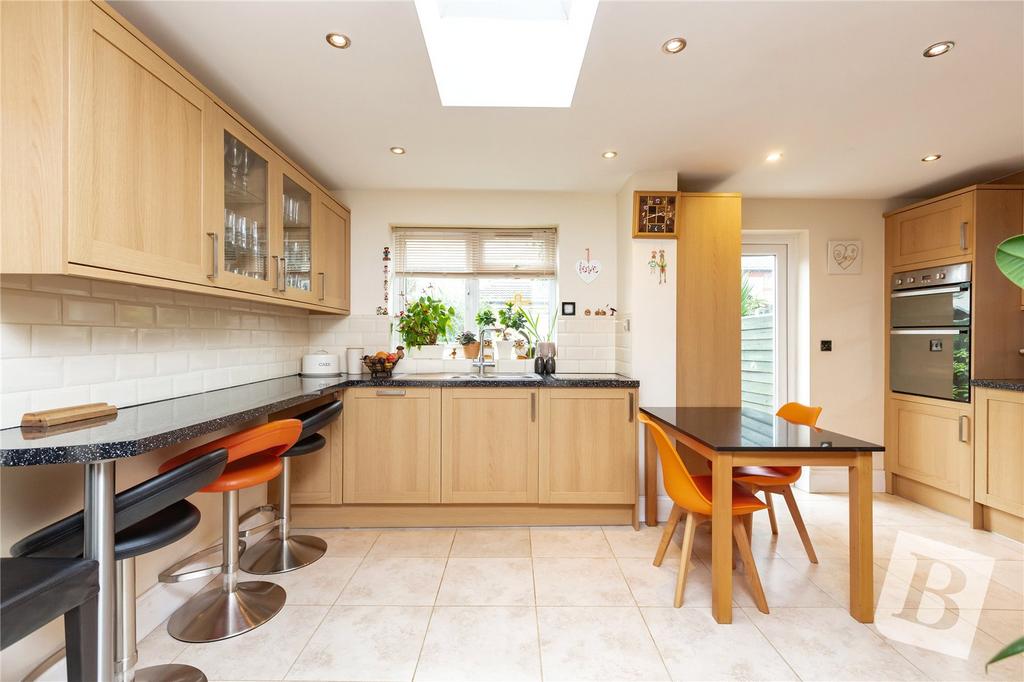 Craigdale Road, Hornchurch, RM11 4 bed semidetached house for sale £