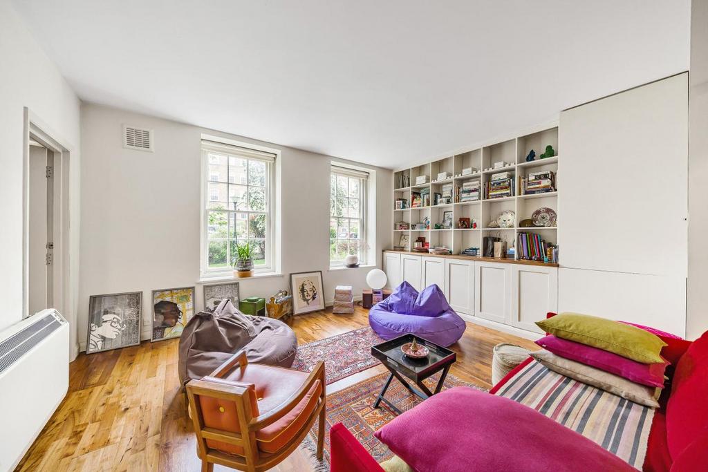Vicarage Crescent, Battersea 2 bed flat for sale £500,000