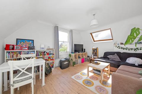 Flat 5, 4 Birdhurst Rise, South Croydon, CR2 7ED