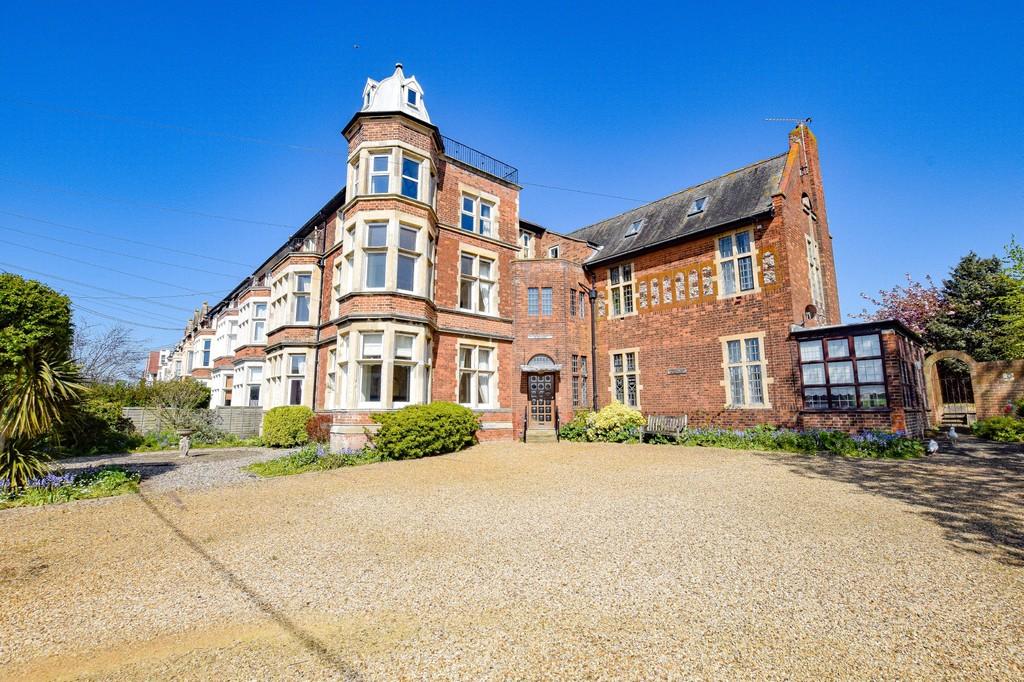 Hunstanton 2 bed apartment for sale £250,000