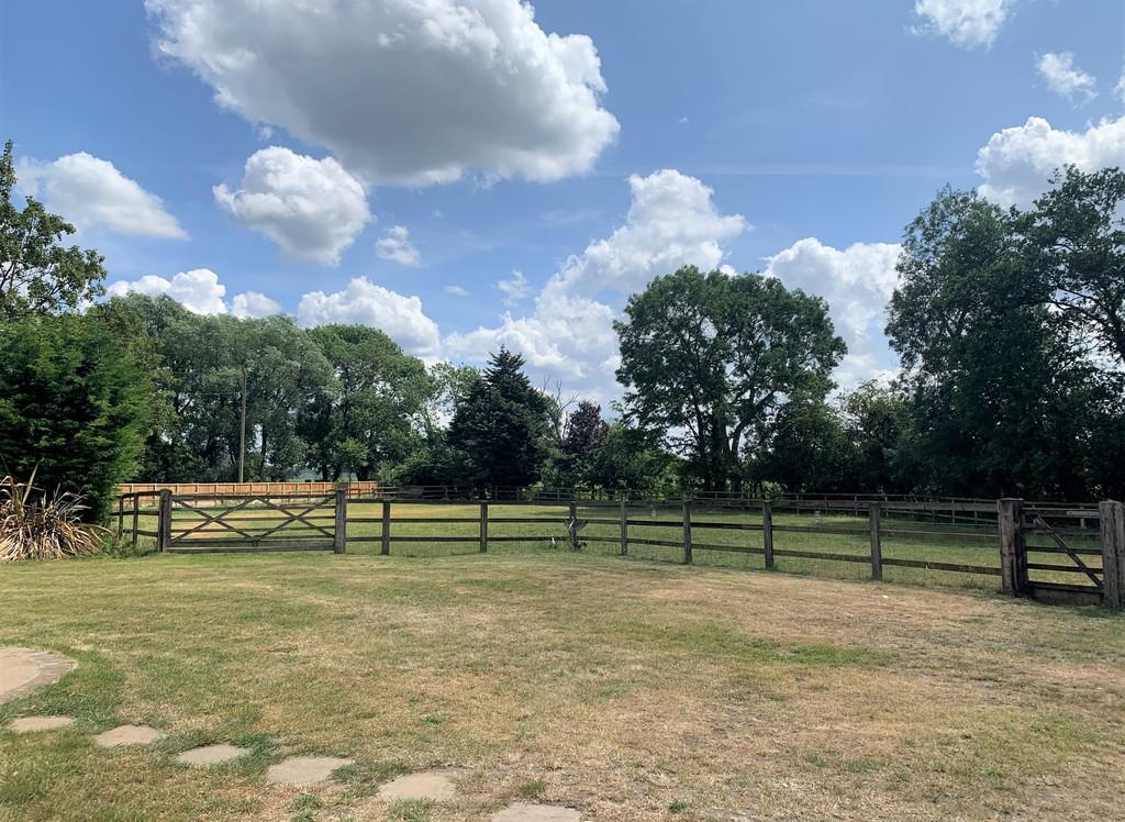 Brookville 4 bed detached house for sale £600,000