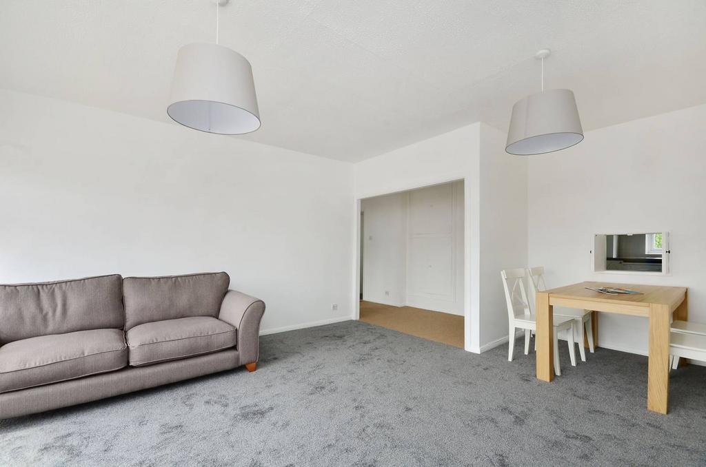 Pinewood Grove, Ealing, London, W5 2 Bed Flat For Sale - £475,000