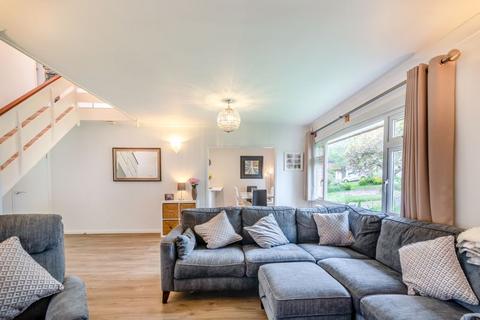 21 The Ridings, Epsom, KT18 5JQ