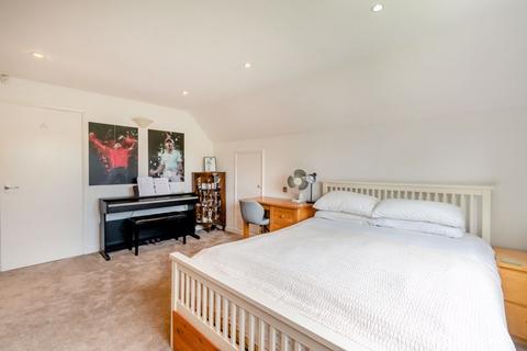 21 The Ridings, Epsom, KT18 5JQ