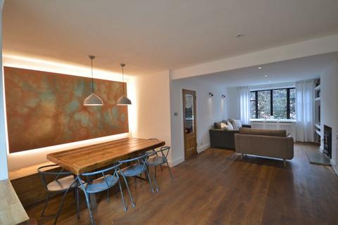 39 Lower Street, Haslemere, GU27 2NY