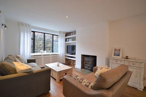 39 Lower Street, Haslemere, GU27 2NY
