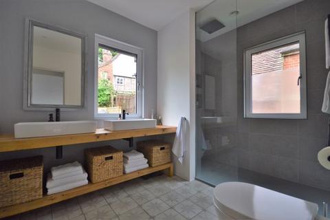 39 Lower Street, Haslemere, GU27 2NY
