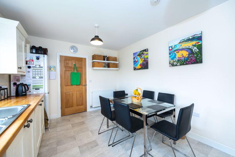 Dining kitchen
