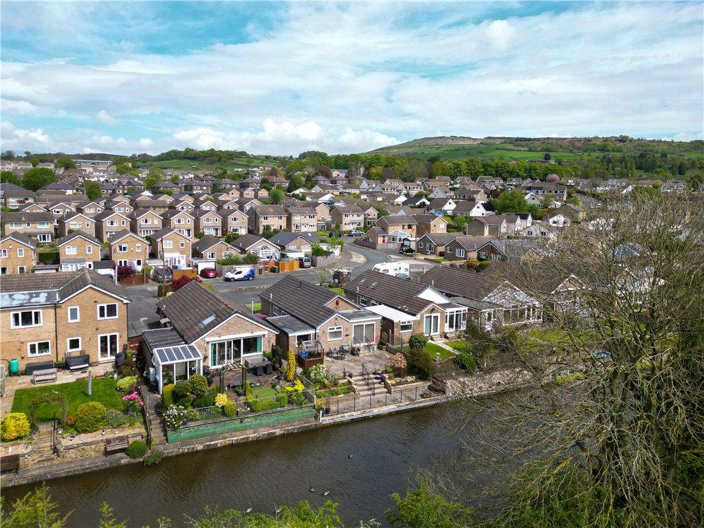 Jennings Close, Silsden, West Yorkshire 3 bed bungalow for sale £350,000