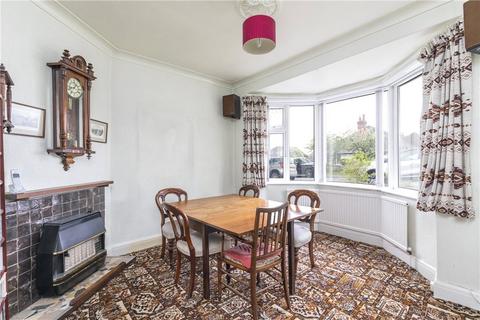10 Moor Park Mount, Leeds, LS6 4BU