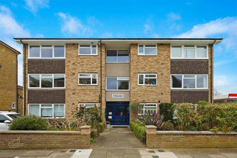 3, Murray Court Manor Road, Twickenham, TW2 5DE
