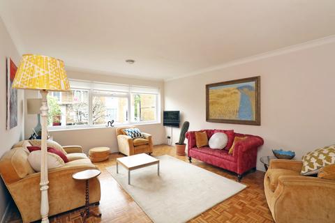 3, Murray Court Manor Road, Twickenham, TW2 5DE