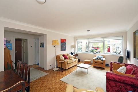 3, Murray Court Manor Road, Twickenham, TW2 5DE