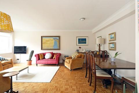 3, Murray Court Manor Road, Twickenham, TW2 5DE