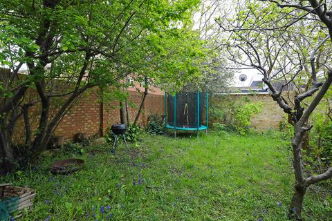 3, Murray Court Manor Road, Twickenham, TW2 5DE